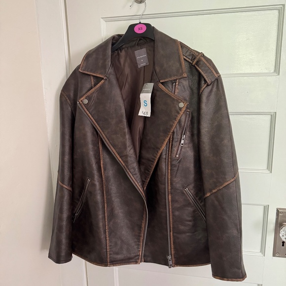 distressed faux leather jacket- oversized - Picture 5 of 5
